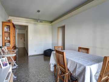 VENTA DEPTO 4 AMB AL FRENTE FLORES