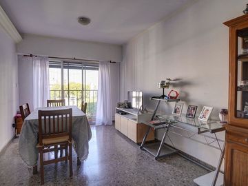 VENTA DEPTO 4 AMB AL FRENTE FLORES