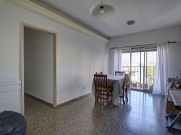 VENTA DEPTO 4 AMB AL FRENTE FLORES