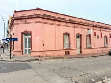 Excelente Oportunidad Comercial a mts del Clinicas