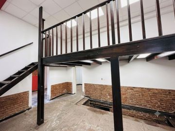 Excelente Oportunidad Comercial a mts del Clinicas