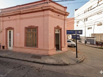 Excelente Oportunidad Comercial a mts del Clinicas