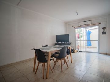 VENTA DEPTO 2 AMBIENTES CON PATIO REM ESCALADA