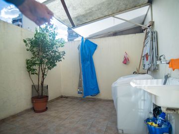 VENTA DEPTO 2 AMBIENTES CON PATIO REM ESCALADA