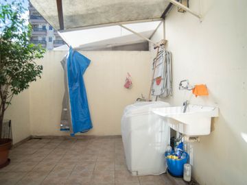 VENTA DEPTO 2 AMBIENTES CON PATIO REM ESCALADA