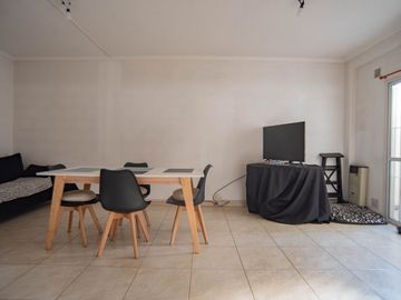 VENTA DEPTO 2 AMBIENTES CON PATIO REM ESCALADA