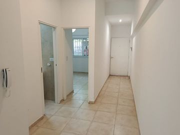 DEPTO 2 AMB EN VENTA EN PILAR CON JARDIN Y COCHERA