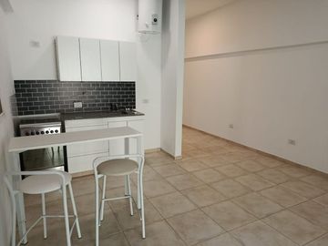 DEPTO 2 AMB EN VENTA EN PILAR CON JARDIN Y COCHERA