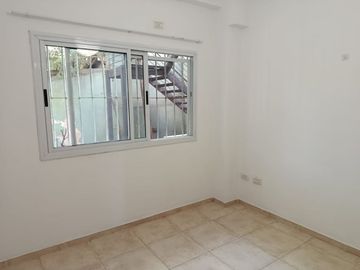 DEPTO 2 AMB EN VENTA EN PILAR CON JARDIN Y COCHERA
