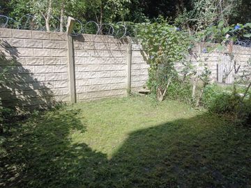 DEPTO 2 AMB EN VENTA EN PILAR CON JARDIN Y COCHERA