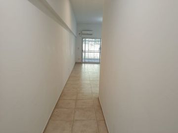 DEPTO 2 AMB EN VENTA EN PILAR CON JARDIN Y COCHERA