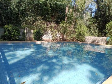 DEPTO 2 AMB EN VENTA EN PILAR CON JARDIN Y COCHERA
