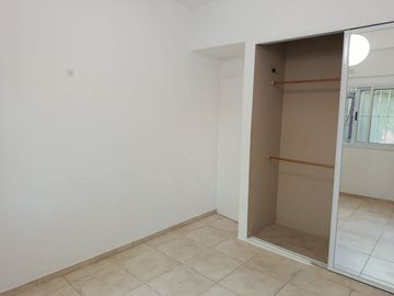 DEPTO 2 AMB EN VENTA EN PILAR CON JARDIN Y COCHERA