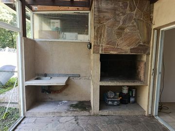 DEPTO 2 AMB EN VENTA EN PILAR CON JARDIN Y COCHERA