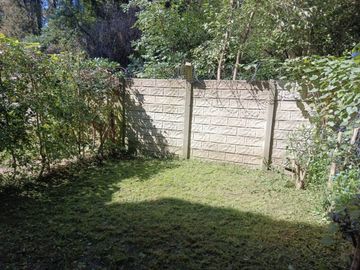 DEPTO 2 AMB EN VENTA EN PILAR CON JARDIN Y COCHERA