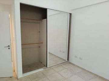 DEPTO 2 AMB EN VENTA EN PILAR CON JARDIN Y COCHERA