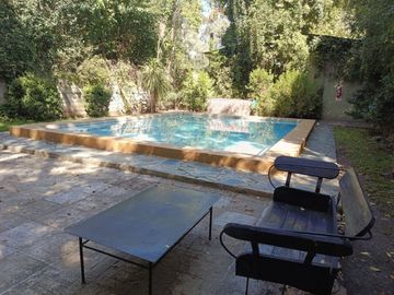 DEPTO 2 AMB EN VENTA EN PILAR CON JARDIN Y COCHERA