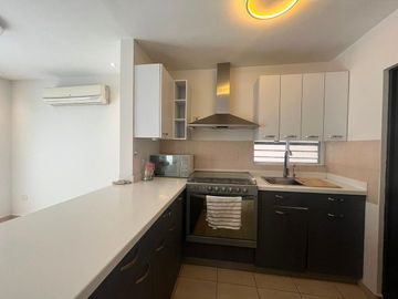CASA EN RENTA COLINAS DEL HUAJUCO