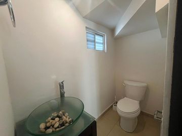 CASA EN RENTA COLINAS DEL HUAJUCO