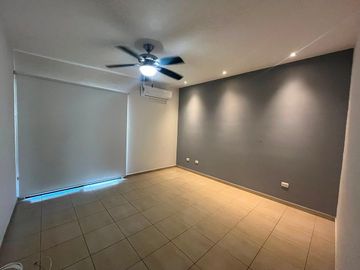 CASA EN RENTA COLINAS DEL HUAJUCO