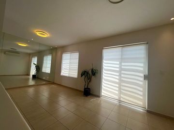 CASA EN RENTA COLINAS DEL HUAJUCO