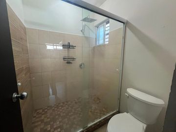 CASA EN RENTA COLINAS DEL HUAJUCO