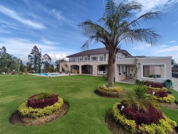 Venta Casa con Piscina Puembo