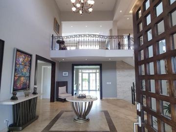 Venta Casa con Piscina Puembo