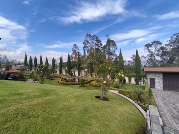 Venta Casa con Piscina Puembo