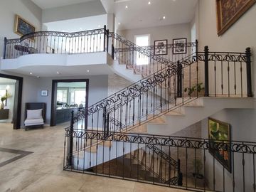 Venta Casa con Piscina Puembo