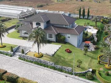 Venta Casa con Piscina Puembo
