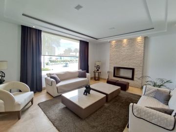 Venta Casa con Piscina Puembo
