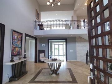 Venta Casa con Piscina Puembo