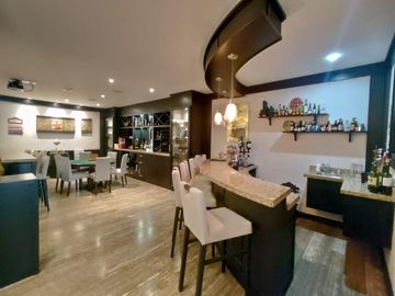 Venta Casa con Piscina Puembo