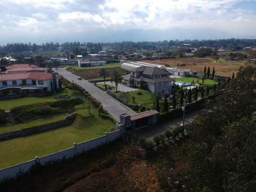 Venta Casa con Piscina Puembo
