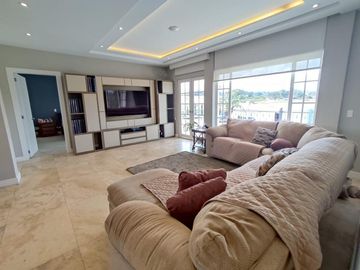 Venta Casa con Piscina Puembo