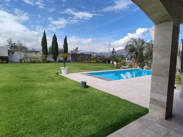 Venta Casa con Piscina Puembo