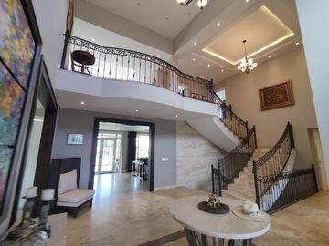 Venta Casa con Piscina Puembo