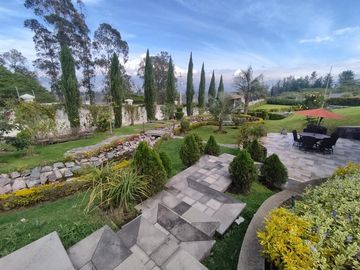 Venta Casa con Piscina Puembo