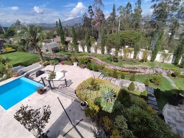 Venta Casa con Piscina Puembo