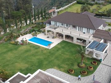 Venta Casa con Piscina Puembo