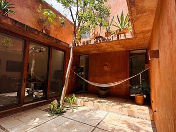 VILLA DE LUJO CENTRO DE MERIDA EN PRIVADA