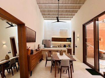 VILLA DE LUJO CENTRO DE MERIDA EN PRIVADA