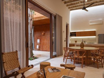 VILLA DE LUJO CENTRO DE MERIDA EN PRIVADA