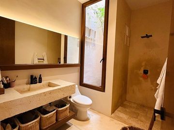 VILLA DE LUJO CENTRO DE MERIDA EN PRIVADA