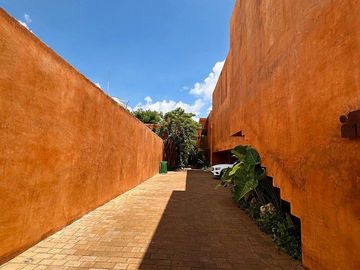 VILLA DE LUJO CENTRO DE MERIDA EN PRIVADA