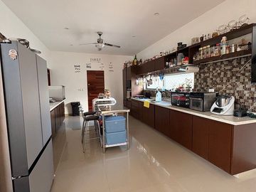 EN VENTA CASA DE 1 PLANTA EN LA REJOYADA CON PANELES SOLARES, KOMCHEN YUCATÁN