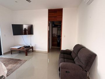 EN VENTA CASA DE 1 PLANTA EN LA REJOYADA CON PANELES SOLARES, KOMCHEN YUCATÁN