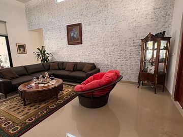 EN VENTA CASA DE 1 PLANTA EN LA REJOYADA CON PANELES SOLARES, KOMCHEN YUCATÁN