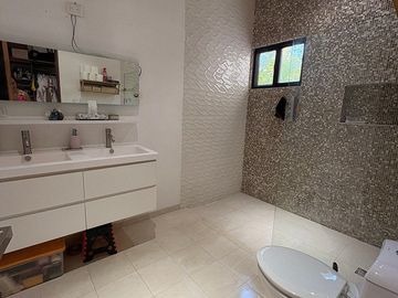 EN VENTA CASA DE 1 PLANTA EN LA REJOYADA CON PANELES SOLARES, KOMCHEN YUCATÁN